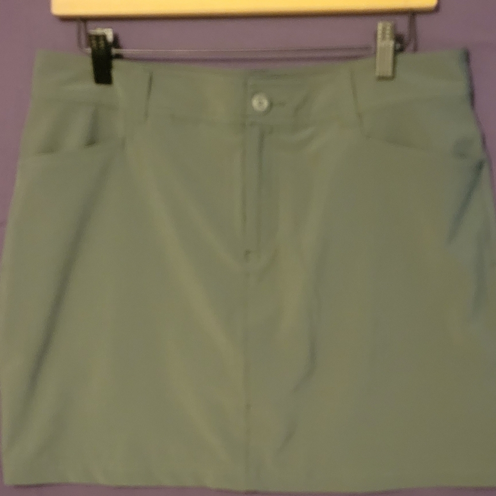 Eddie Bauer Women's Gray Skort. Size 10